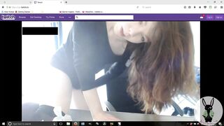 Nerdy Hot Gamer Girl Cums LIVE ON TWITCH