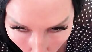 HUGE MILF ORGASM