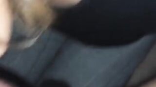elle suce en gorge profonde une grosse bite