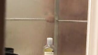 Caught my girlfriend’s orgasm with the shower head