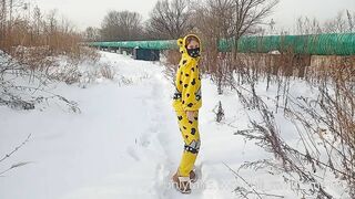 I went for a walk in the snow in my pajamas and undressed????‍♀️
