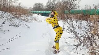 I went for a walk in the snow in my pajamas and undressed????‍♀️