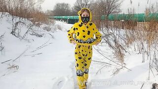 I went for a walk in the snow in my pajamas and undressed????‍♀️