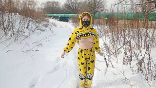I went for a walk in the snow in my pajamas and undressed????‍♀️