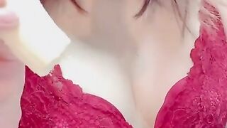 Japanese【素人】乳首イキする痴女