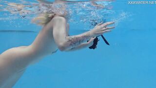 Mimi Cica hottest babe shows naked body underwater