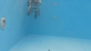 Mimi Cica hottest babe shows naked body underwater