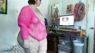 Just a slutty SSBBW craving your attention to watch me and look at my curvy body