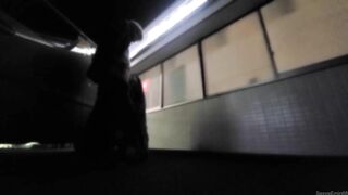 車通りの多い国道の真横でエッチしちゃいました♡興奮でびちょびちょ