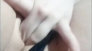 Fingering my pussy really close to cam