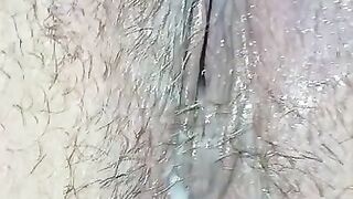 Fat pussy squirting for 3 min