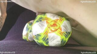 #14 Baise d'un ballon de Futsal