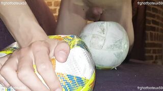 #14 Baise d'un ballon de Futsal