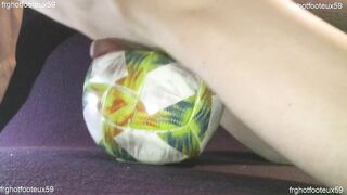 #14 Baise d'un ballon de Futsal