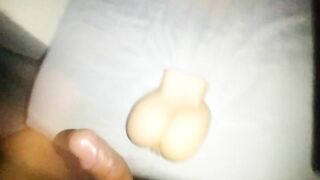 Handjob a beautiful virgin  cumming in a toy pussy!