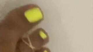 Wet Neon Toes ????????????