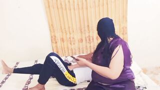 Bhabhi ne devar ko sexy video dekhte pkar Lia or zebrdsti chodne ko kaha