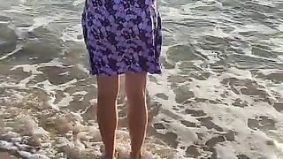 Walking on beach - Anna Perv