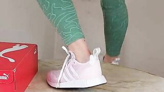 Sneaker unboxing and try on