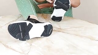 Sneaker unboxing and try on