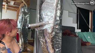 アルミニウムマミーで呼吸制御&ヴィーナス2000！手コキ！Aluminum Foil Duct Tape Mummification, Rubber Mask and Pink Zentai Suit