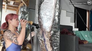 アルミニウムマミーで呼吸制御&ヴィーナス2000！手コキ！Aluminum Foil Duct Tape Mummification, Rubber Mask and Pink Zentai Suit