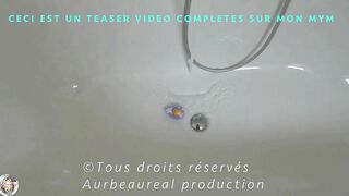 AURBEAUREAL t'invite dans son bain pour la baiser