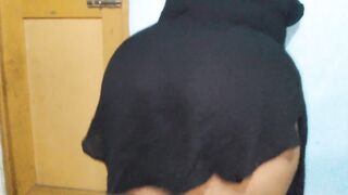 Saudi Arabian married woman's ass swinging scandal