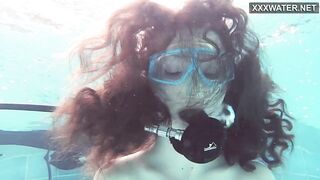 Hot underwater babe Emi the mermaid