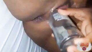 Squirt Latina slut fucking her pussy with a bottle until she squirts