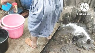 Anita yadav ki hot bathing style