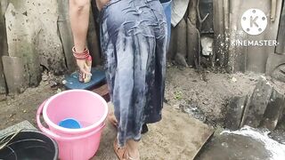 Anita yadav ki hot bathing style