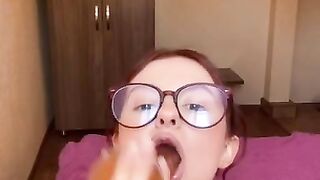 hot brunette do blowjob