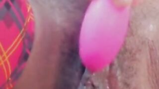 Ebony plays with pussy snd squirt with lush toy