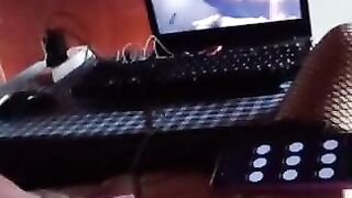 viendo un videos de wxFranck04 mientras juego con el regalito de un seguidor