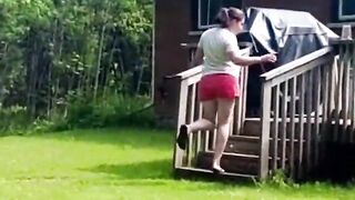 Wife Twerking and Shaking Ass in front of Neighbours