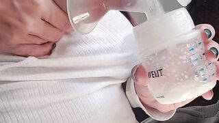 How to pump breastmilk