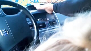 Selena's tasty blowjob swallow in a car