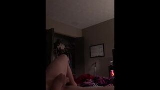 Amateur makes herself Orgasm before Roommate comes Home