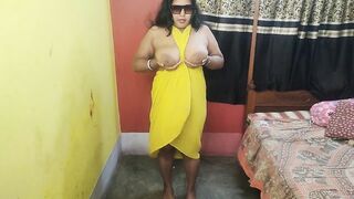 Indian hot and gorgeous girl solo fucking