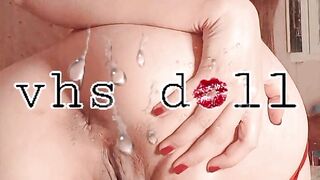 Retro babe enjoys her asshole in latex gloves