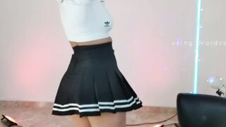 Cam Model Latina with a big ass, enjoys teasing and getting slutty