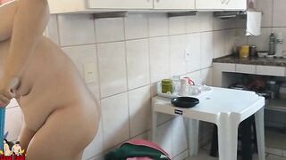 After cleaning the house, nudist wife pee and she uses the cuckold as toilet paper