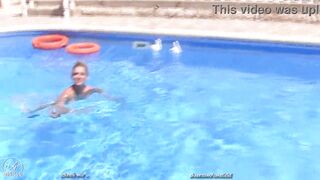 Blowjob am Pool - Poolboy mit großem Schwanz fickt deutsche Blondine - Amelie Lei, Facial