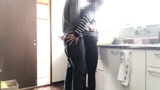 【完全素人】昼間のキッチンで性行為????????????